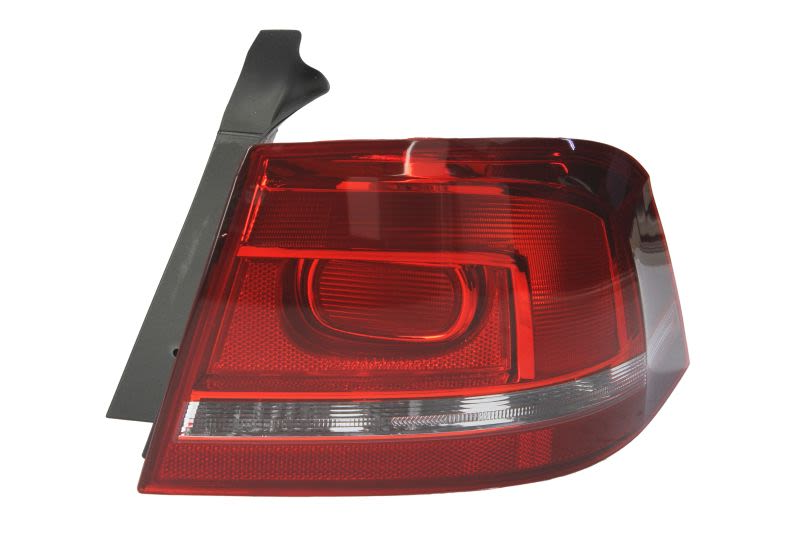 VW PASSAT SALOON B7 2011 - 2015 REAR BACK TAIL LIGHT RIGHT DRIVER NEW NON LED